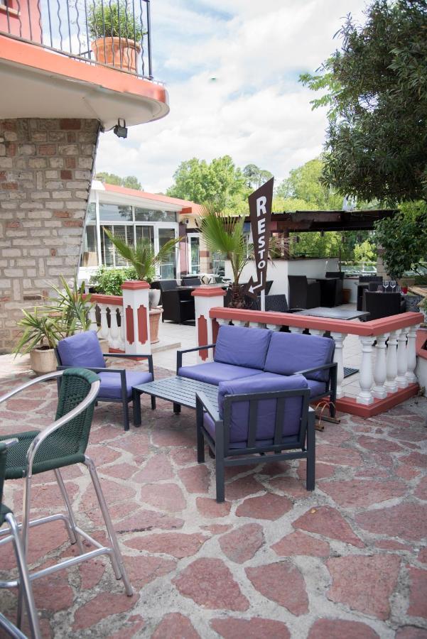 Hotel Restaurant Mon Auberge Люнел Екстериор снимка