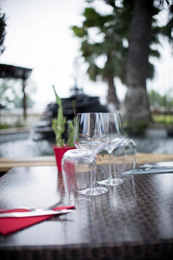 Hotel Restaurant Mon Auberge Люнел Екстериор снимка