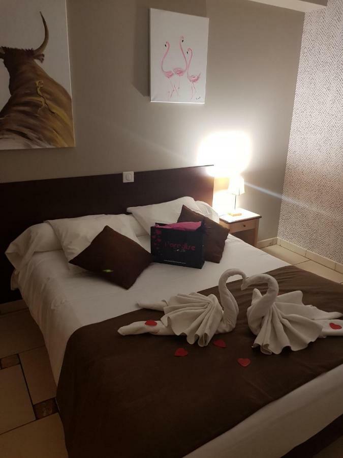 Hotel Restaurant Mon Auberge Люнел Екстериор снимка
